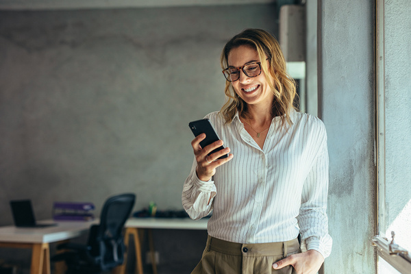Peut-on débuter le métier de chasseur immobilier en double activité ?